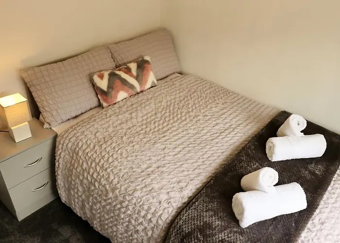 Charming 3 Bedroom Property Free Wifi & Parking