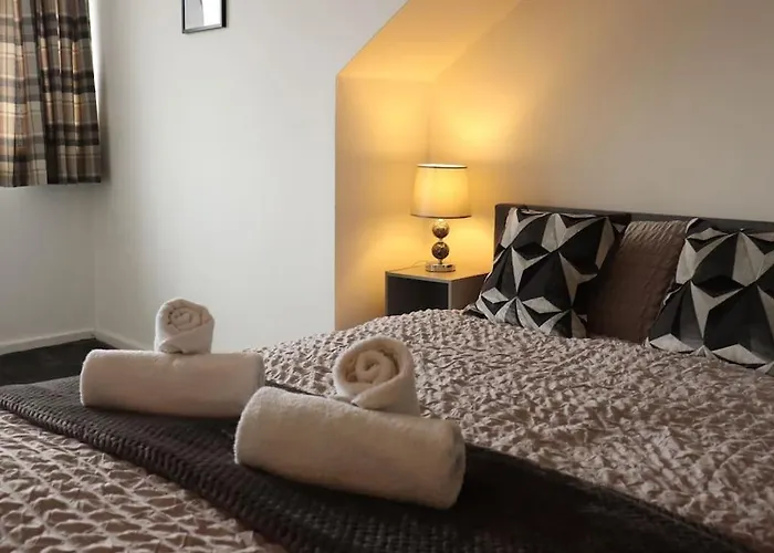 Charming 3 Bedroom Property Free Wifi & Parking