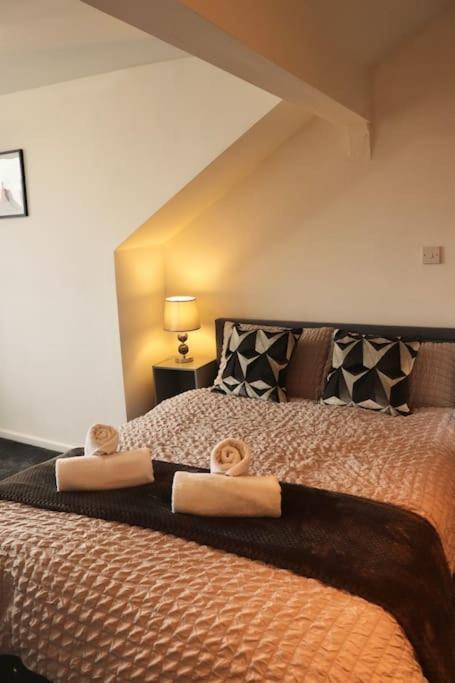 Charming 3 Bedroom Free Wifi & Parking Apartment Leeds (West Yorkshire)