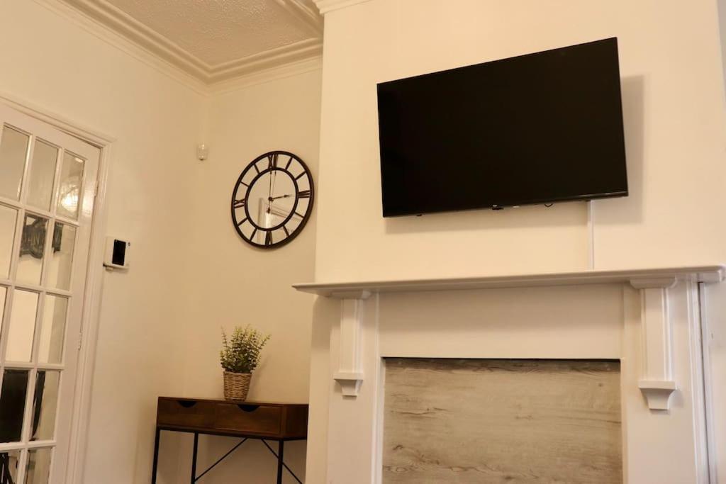 Apartment Charming 3 Bedroom Free Wifi & Parking