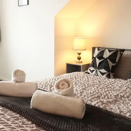 Charming 3 Bedroom Property Free Wifi & Parking Leeds  Exterior photo