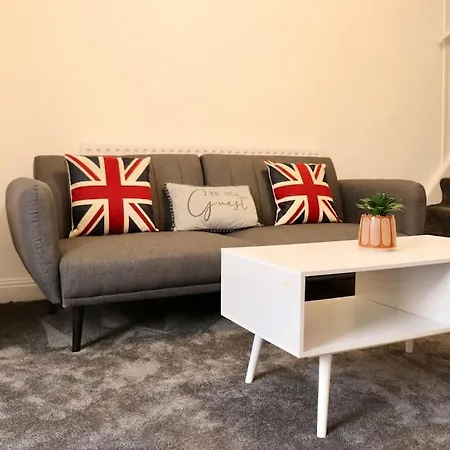 Charming 3 Bedroom Property Free Wifi & Parking Leeds  Exterior photo