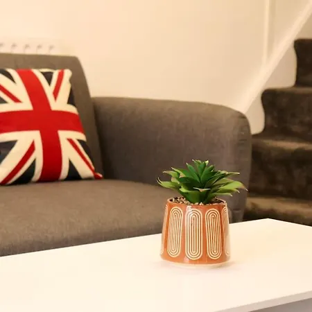 Charming 3 Bedroom Property Free Wifi & Parking Leeds  Exterior photo